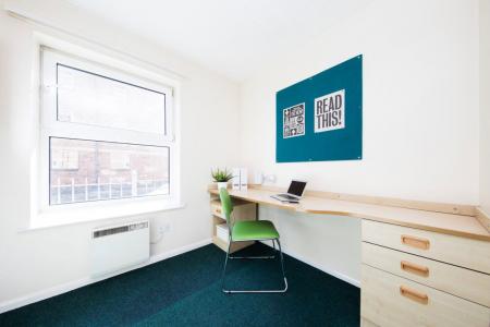 4 bedroom Property to let in 4 Bed Appartment - Leadmil Point