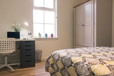 Bells Square, S1 - 1 room available