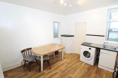 2 bedroom Property to let in S8 - Mount View Road - Available Now