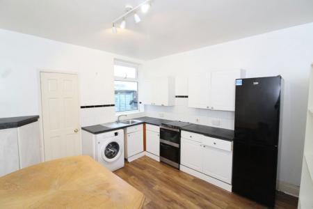 2 bedroom Property to let in S8 - Mount View Road - Available Now