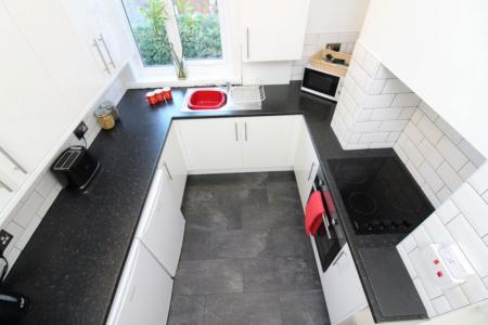 S2 - LONDON ROAD - 4 bed Flat.