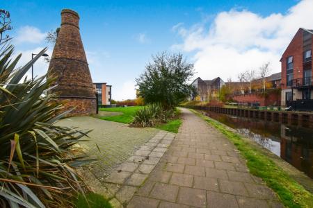 2 bedroom Terraced House for sale in Kiln View, Hanley, ST1