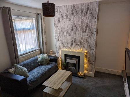 4 bedroom Terraced House to let in Church Street, Silverdale, ST5