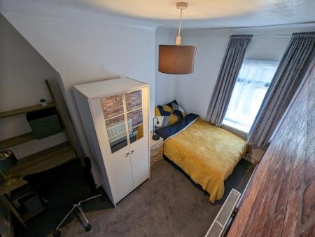 4 bedroom Terraced House to let in Church Street, Silverdale, ST5