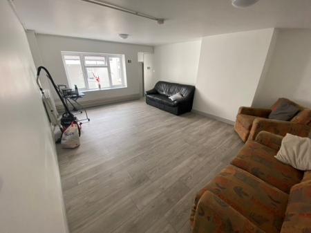 1 bedroom Flat to let in Hill Street, Stoke-On-Trent, ST4