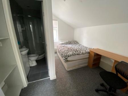 1 bedroom Flat to let in Hill Street, Stoke-On-Trent, ST4