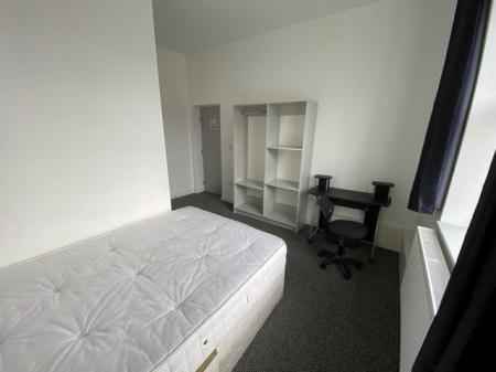 1 bedroom Flat to let in Hill Street, Stoke-On-Trent, ST4