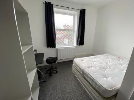 1 bedroom Flat to let in Hill Street, Stoke-On-Trent, ST4