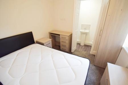 1 bedroom House share to let in Leek Road, Joiners Square, Shelton, Stoke-On-Trent, ST1