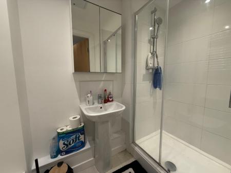 1 bedroom Flat to let in London Road, Newcastle-Under-Lyme, ST5