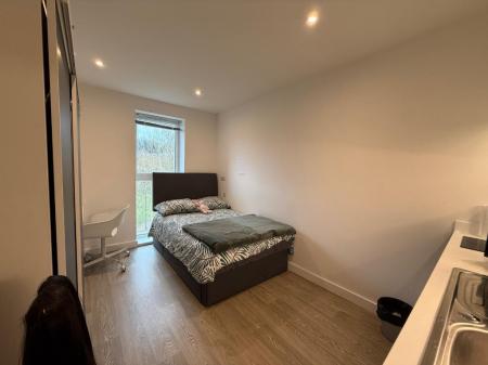 1 bedroom Flat to let in London Road, Newcastle-Under-Lyme, ST5