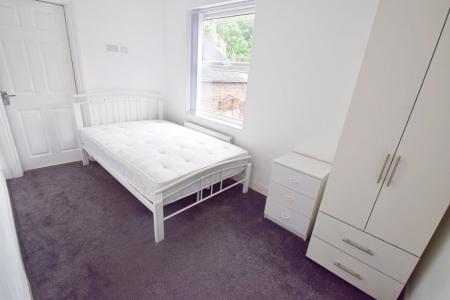 1 bedroom Terraced House to let in North Street, Newcastle-Under-Lyme, ST5