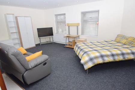 1 bedroom Studio flat to let in Regent Road, Hanley, ST1