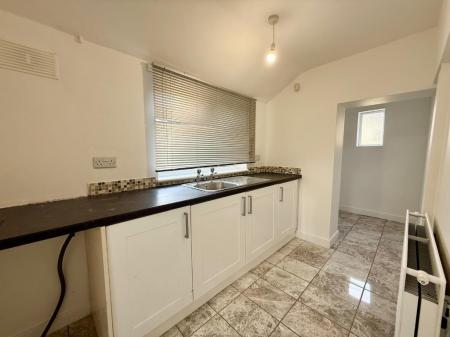 2 bedroom Detached house to let in West Terrace, Stoke-On-Trent, ST6