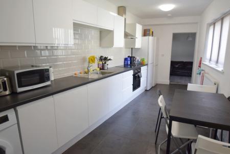 6 bedroom House share to let in Wharf Street, Newcastle-Under-Lyme, ST5