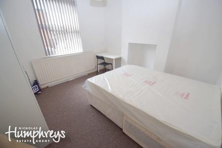 6 bedroom House share to let in Wharf Street, Newcastle-Under-Lyme, ST5