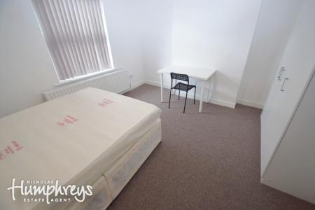 6 bedroom House share to let in Wharf Street, Newcastle-Under-Lyme, ST5