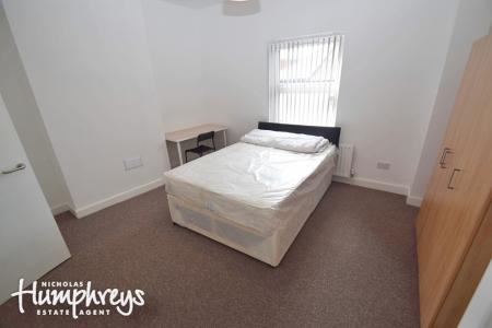 6 bedroom House share to let in Wharf Street, Newcastle-Under-Lyme, ST5
