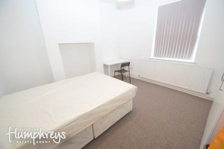 6 bedroom House share to let in Wharf Street, Newcastle-Under-Lyme, ST5