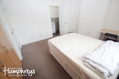 6 bedroom House share to let in Wharf Street, Newcastle-Under-Lyme, ST5