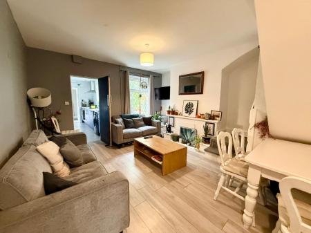 5 bedroom Terraced House to let in Church Street, Silverdale, ST5