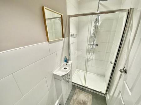 5 bedroom Terraced House to let in Church Street, Silverdale, ST5