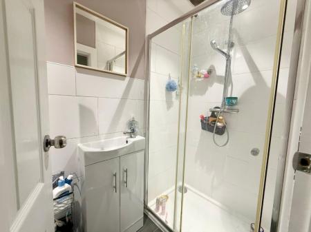 5 bedroom Terraced House to let in Church Street, Silverdale, ST5