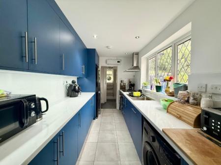 5 bedroom Terraced House to let in Church Street, Silverdale, ST5