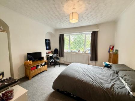 5 bedroom Terraced House to let in Church Street, Silverdale, ST5