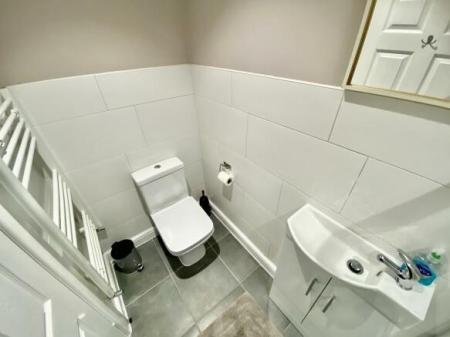 5 bedroom Terraced House to let in Church Street, Silverdale, ST5