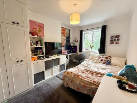 5 bedroom Terraced House to let in Church Street, Silverdale, ST5