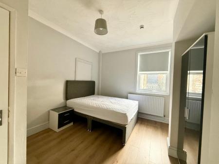 5 bedroom Terraced House to let in Newcastle Street, Silverdale, ST5