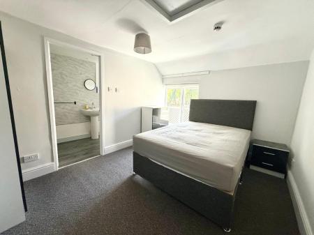 5 bedroom Terraced House to let in Newcastle Street, Silverdale, ST5