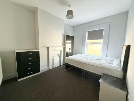 5 bedroom Terraced House to let in Newcastle Street, Silverdale, ST5