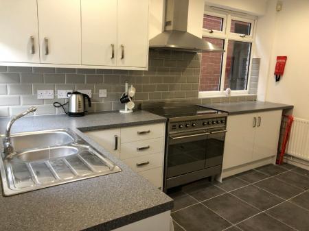 4 bedroom Terraced House to let in Queen Anne Street, Shelton, Stoke-On-Trent, ST4