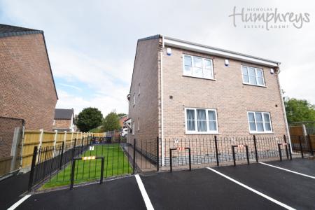 Lyme Valley Mews, Newcastle-Under-Lyme, ST5