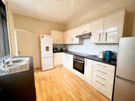 6 bedroom House share to let in Crowther Street, Shelton, Stoke-On-Trent, ST4