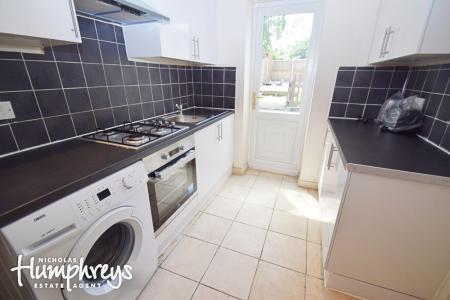4 bedroom House share to let in St. Andrews Drive, Newcastle-Under-Lyme, ST5