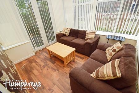 4 bedroom House share to let in St. Andrews Drive, Newcastle-Under-Lyme, ST5
