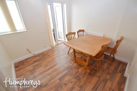 4 bedroom House share to let in St. Andrews Drive, Newcastle-Under-Lyme, ST5