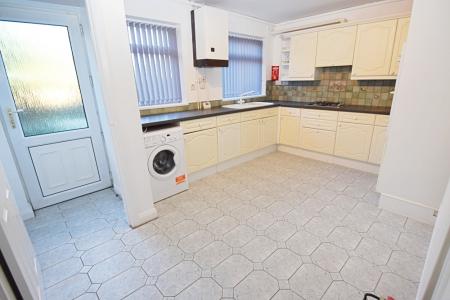 4 bedroom Terraced House to let in St. Georges Road, Newcastle-Under-Lyme, ST5