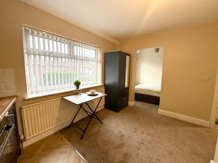 1 bedroom Flat to let in Longport Road, Stoke-On-Trent, ST6