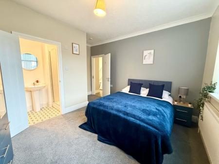 1 bedroom Flat to let in Longport Road, Stoke-On-Trent, ST6