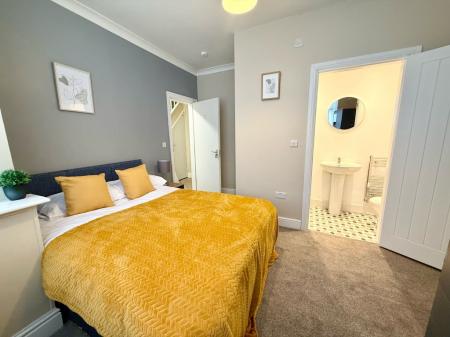 1 bedroom Flat to let in Longport Road, Stoke-On-Trent, ST6