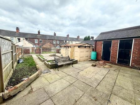 1 bedroom Flat to let in Longport Road, Stoke-On-Trent, ST6