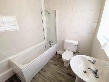4 bedroom House share to let in Leek Road, Shelton, Stoke-On-Trent, ST4