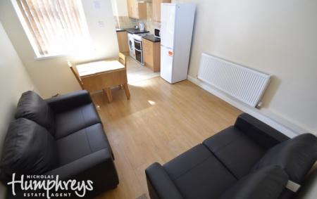 3 bedroom House share to let in Beresford Street, Shelton, Stoke-On-Trent, ST4