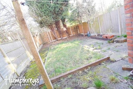 4 bedroom House share to let in Roberts Avenue, Newcastle-Under-Lyme, ST5