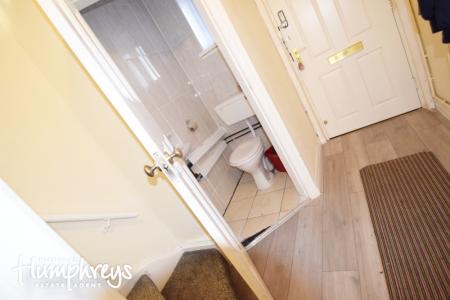 4 bedroom House share to let in Roberts Avenue, Newcastle-Under-Lyme, ST5