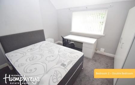 4 bedroom House share to let in Roberts Avenue, Newcastle-Under-Lyme, ST5